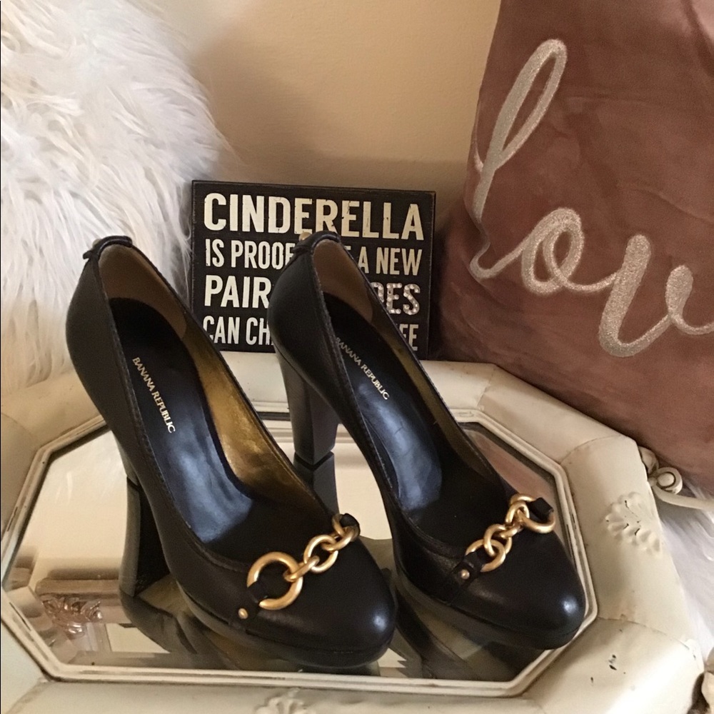 Banana Republic ‘Orla’ Pumps w/Gold Colored Linked Chains